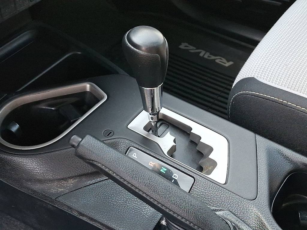 Thumbnail: 2016 Toyota RAV4 - 10