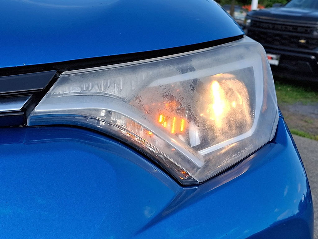 Thumbnail: 2016 Toyota RAV4 - 15