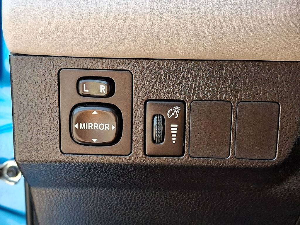 Thumbnail: 2016 Toyota RAV4 - 23