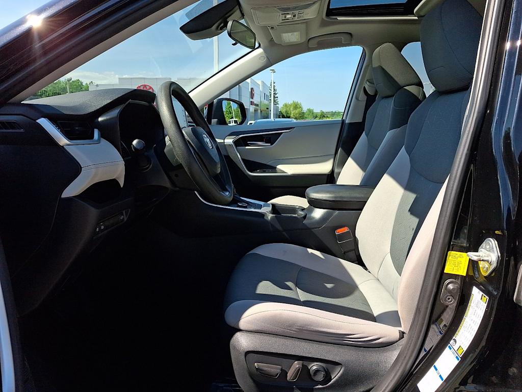 Thumbnail: 2019 Toyota RAV4 - 10