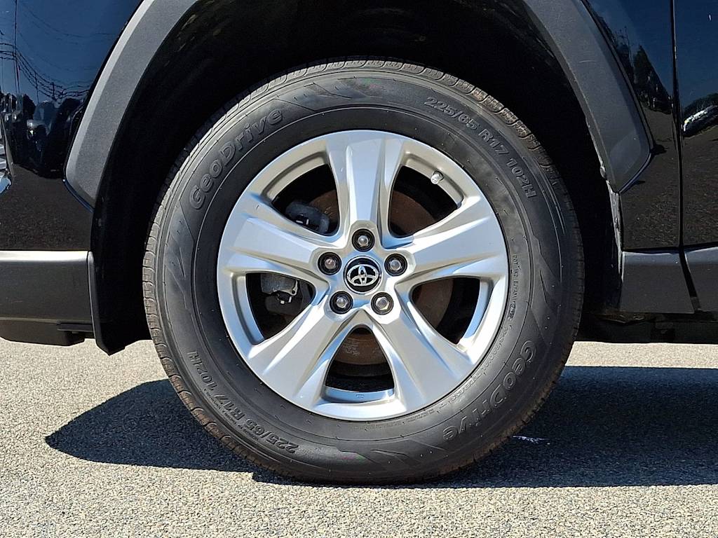 Thumbnail: 2019 Toyota RAV4 - 8