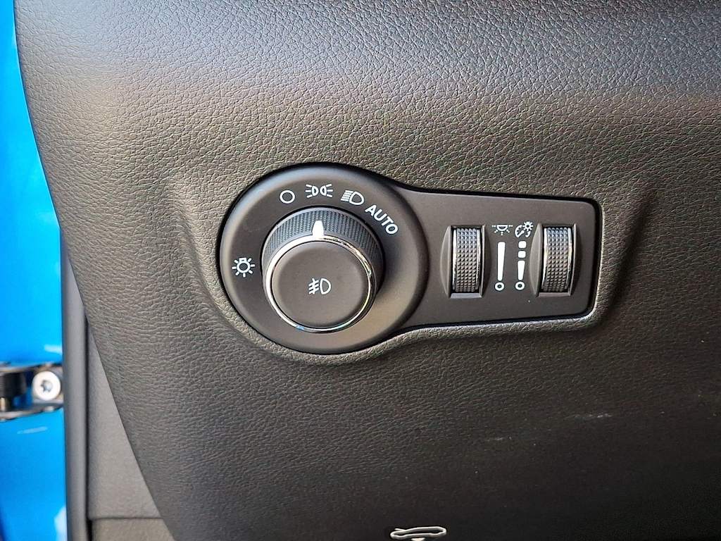 Thumbnail: 2023 Jeep Compass - 15