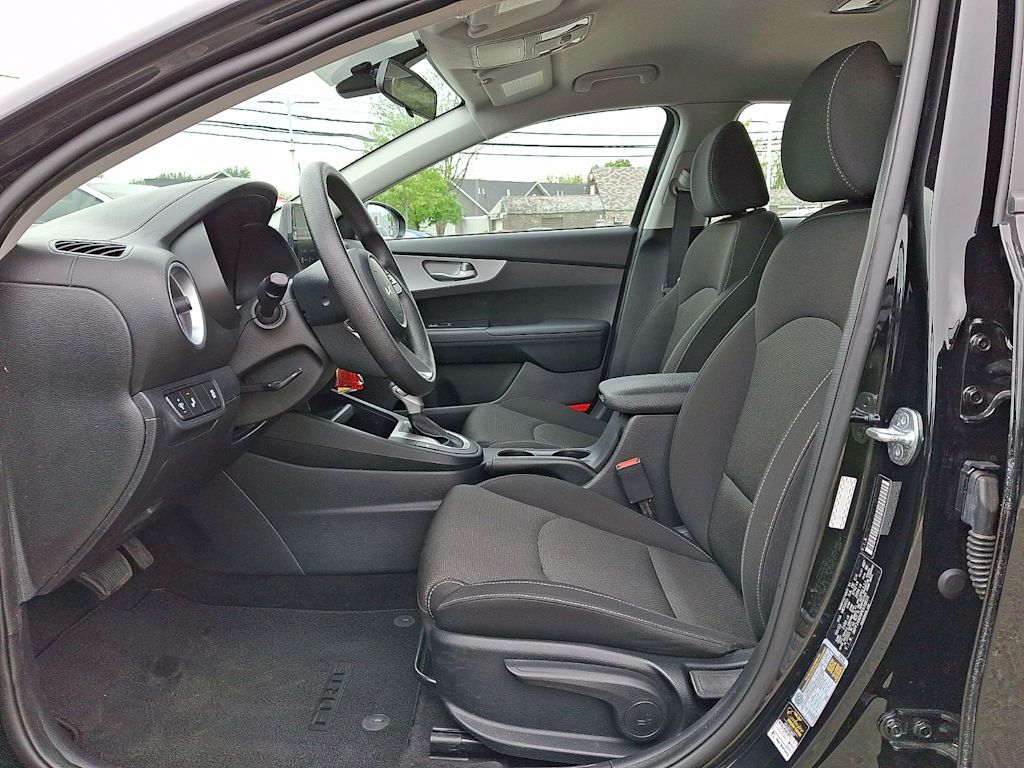 Thumbnail: 2023 Kia Forte - 9