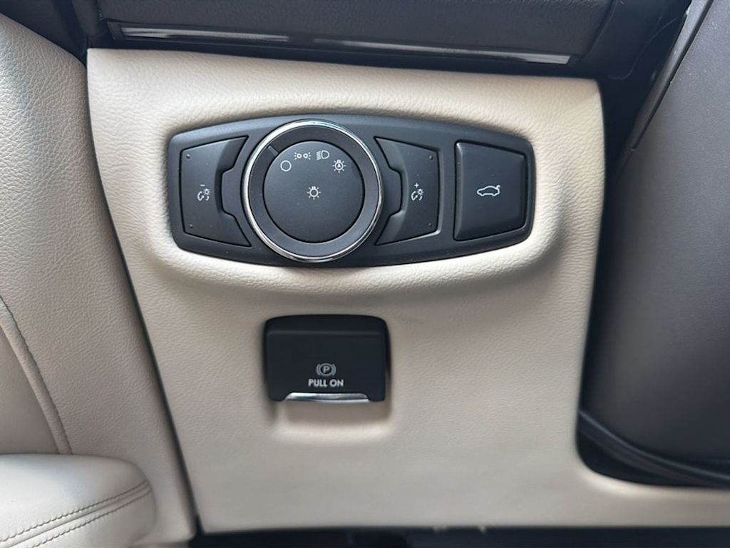 Thumbnail: 2018 Lincoln MKZ - 17