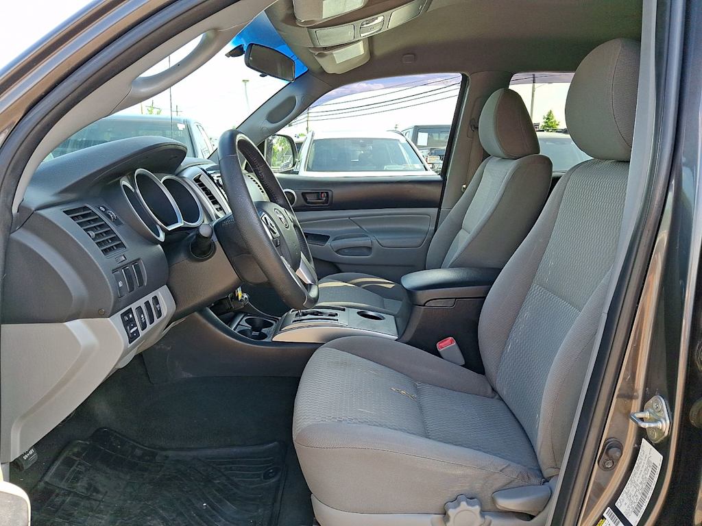 Thumbnail: 2015 Toyota Tacoma - 9
