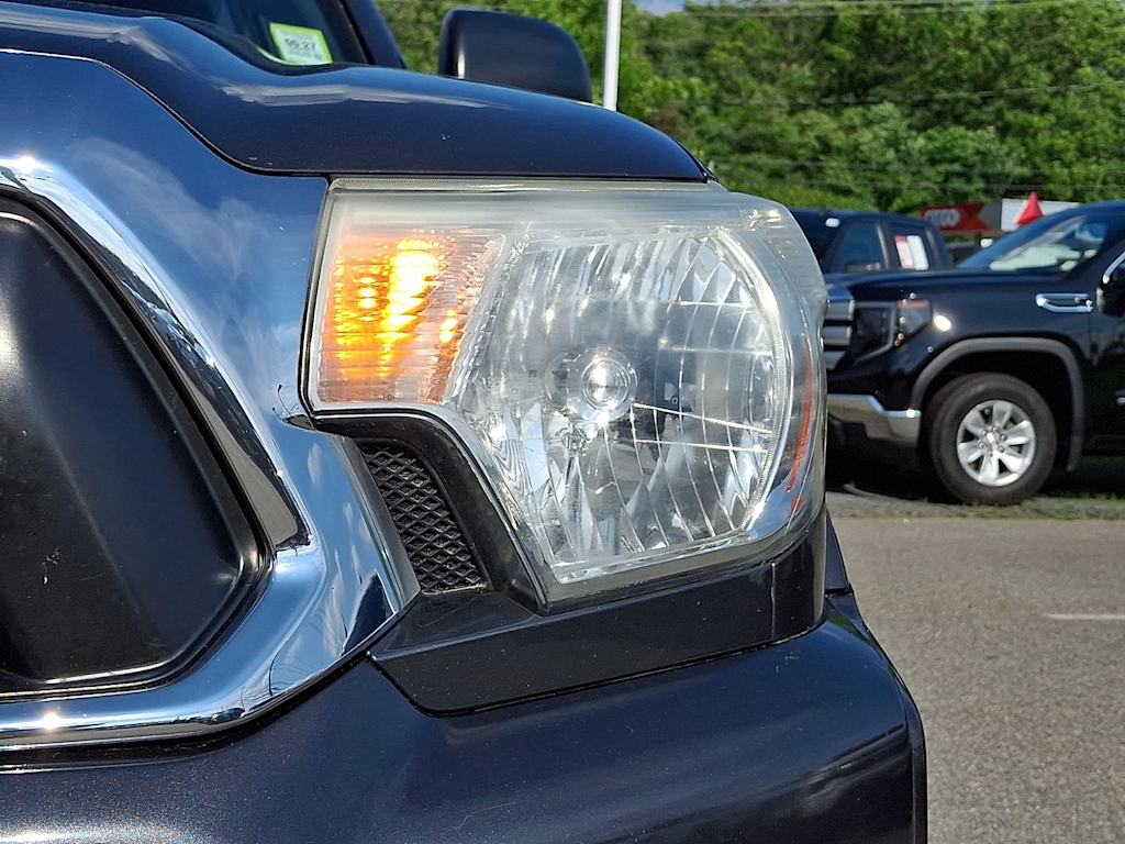 Thumbnail: 2015 Toyota Tacoma - 17