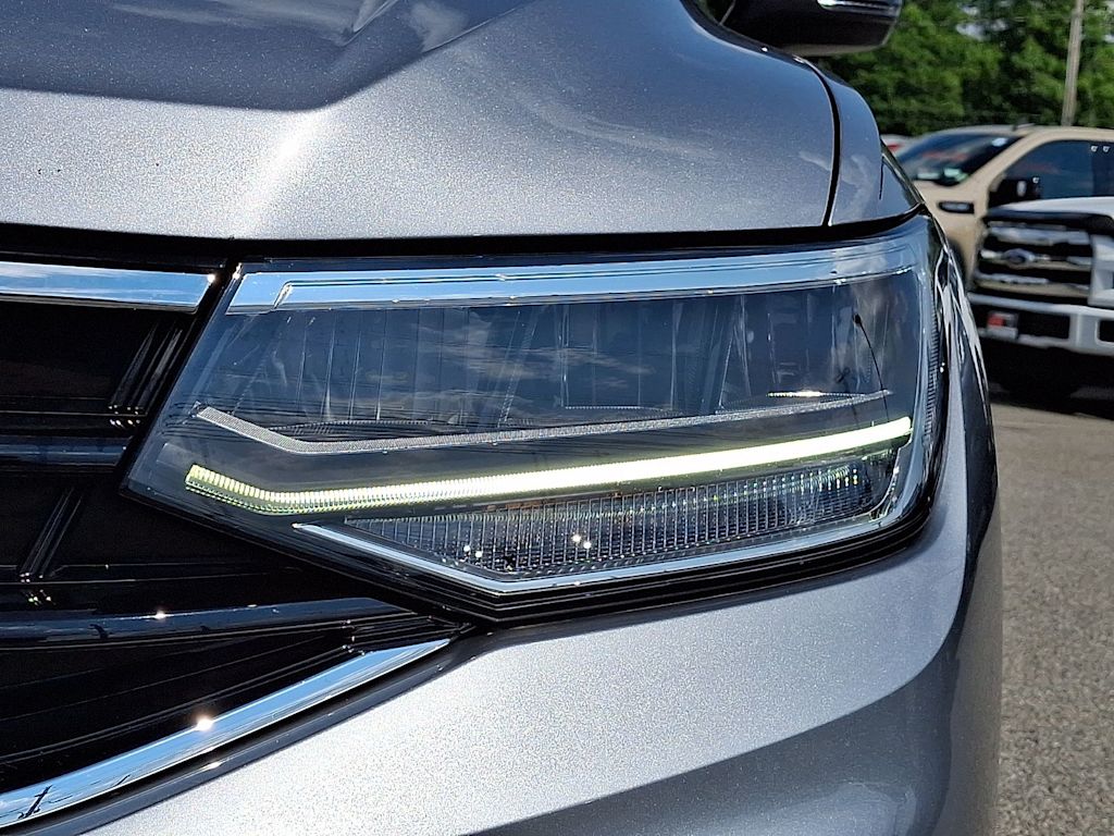 Thumbnail: 2023 Volkswagen Tiguan - 19