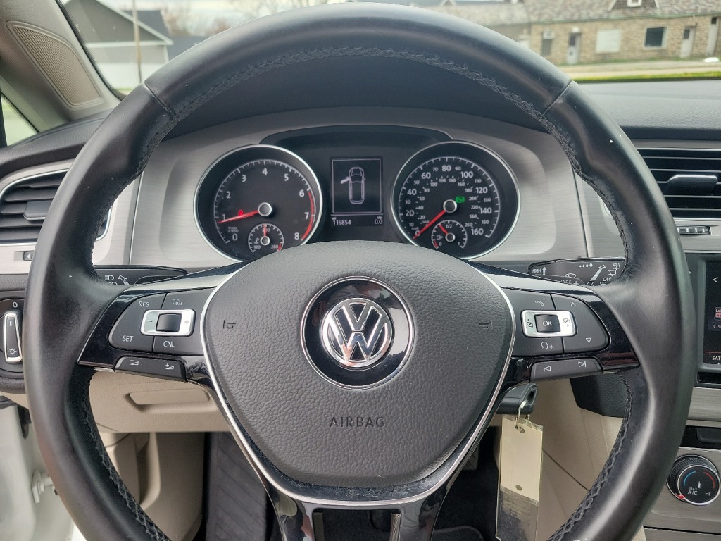 2016 Volkswagen Golf S 9