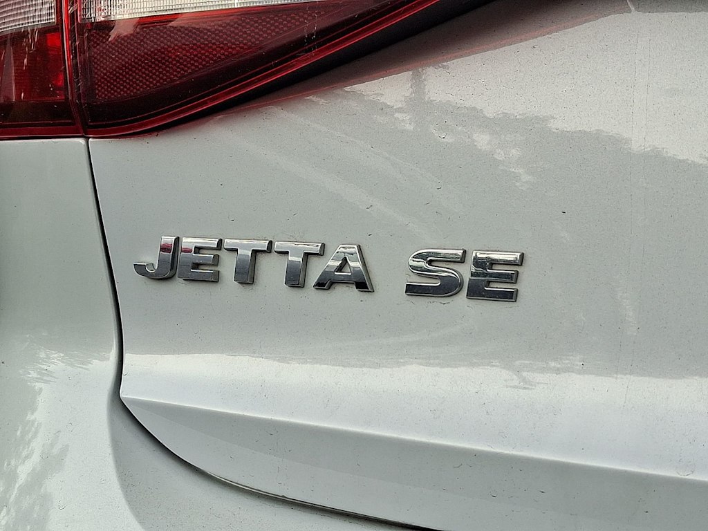 Thumbnail: 2017 Volkswagen Jetta - 4