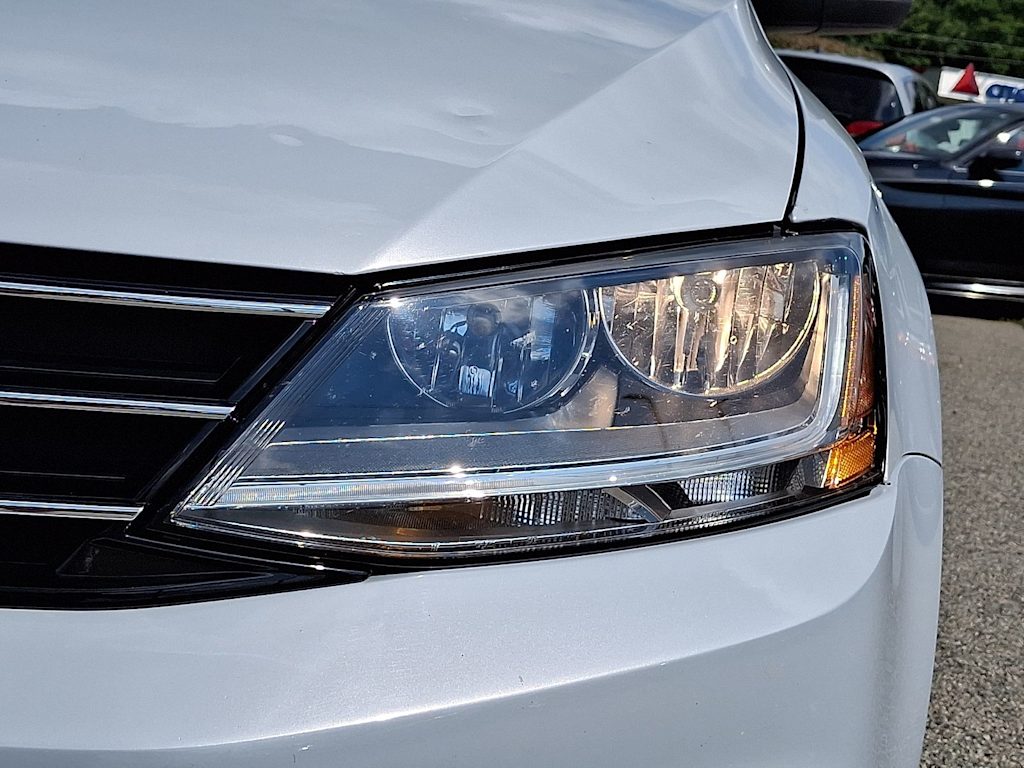 Thumbnail: 2017 Volkswagen Jetta - 19