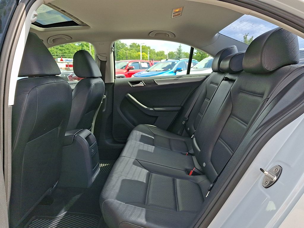 Thumbnail: 2017 Volkswagen Jetta - 11