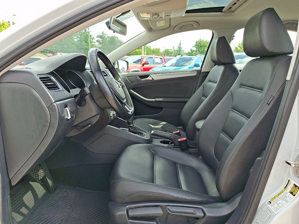 Thumbnail: 2017 Volkswagen Jetta - 10