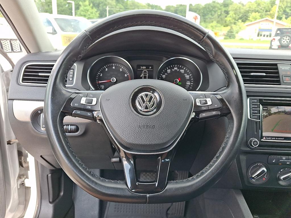 Thumbnail: 2017 Volkswagen Jetta - 9