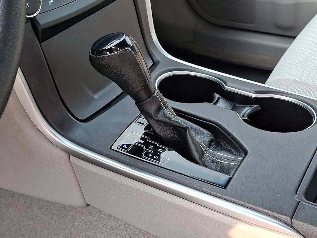 Thumbnail: 2016 Toyota Camry - 13