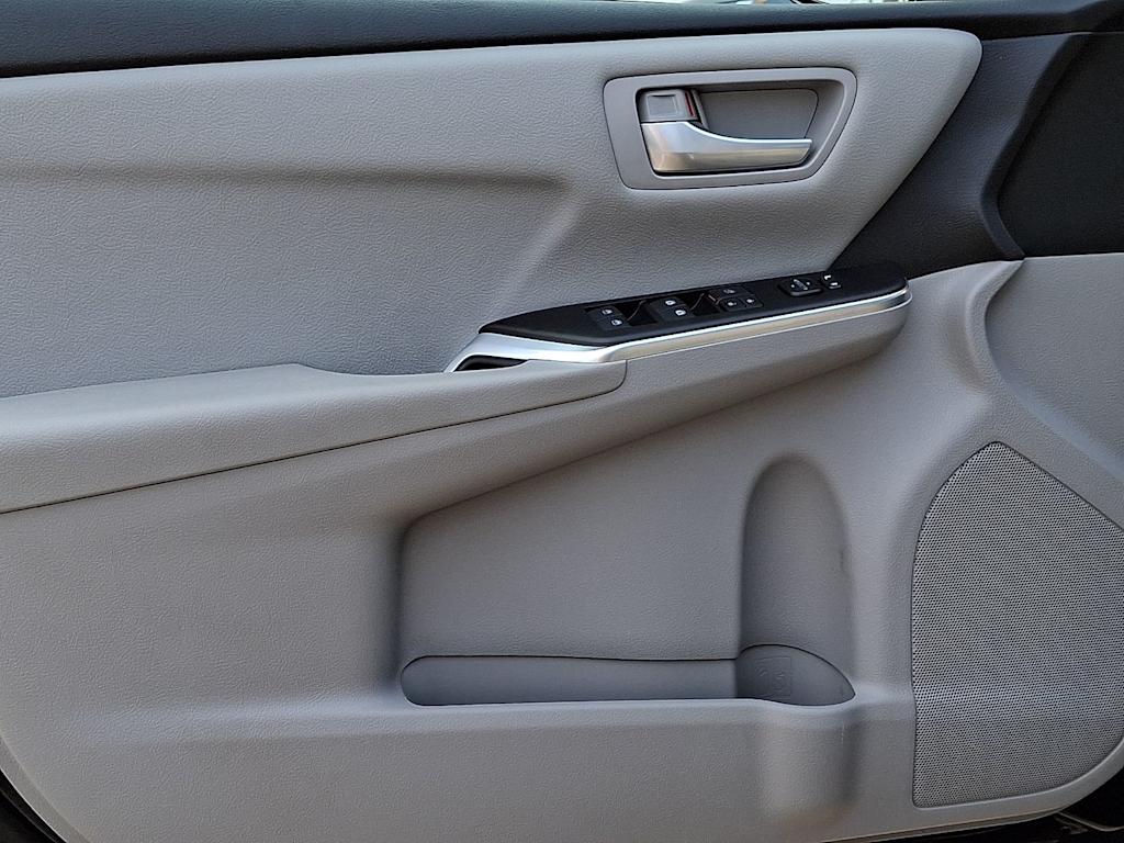 Thumbnail: 2016 Toyota Camry - 20