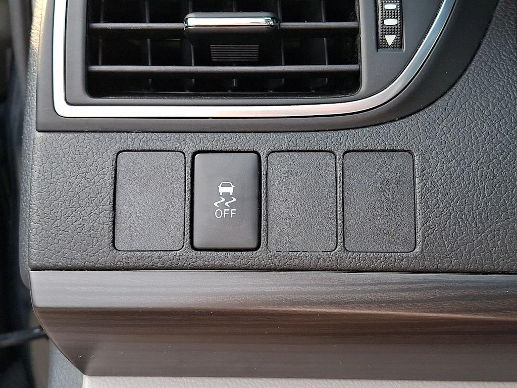 Thumbnail: 2016 Toyota Camry - 28