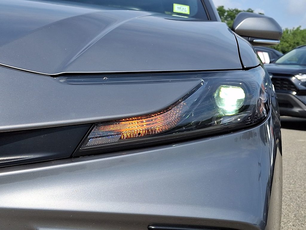 Thumbnail: 2025 Toyota Camry - 19