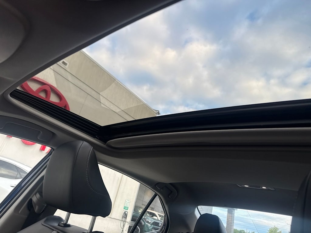 Thumbnail: 2023 Toyota Camry - 21