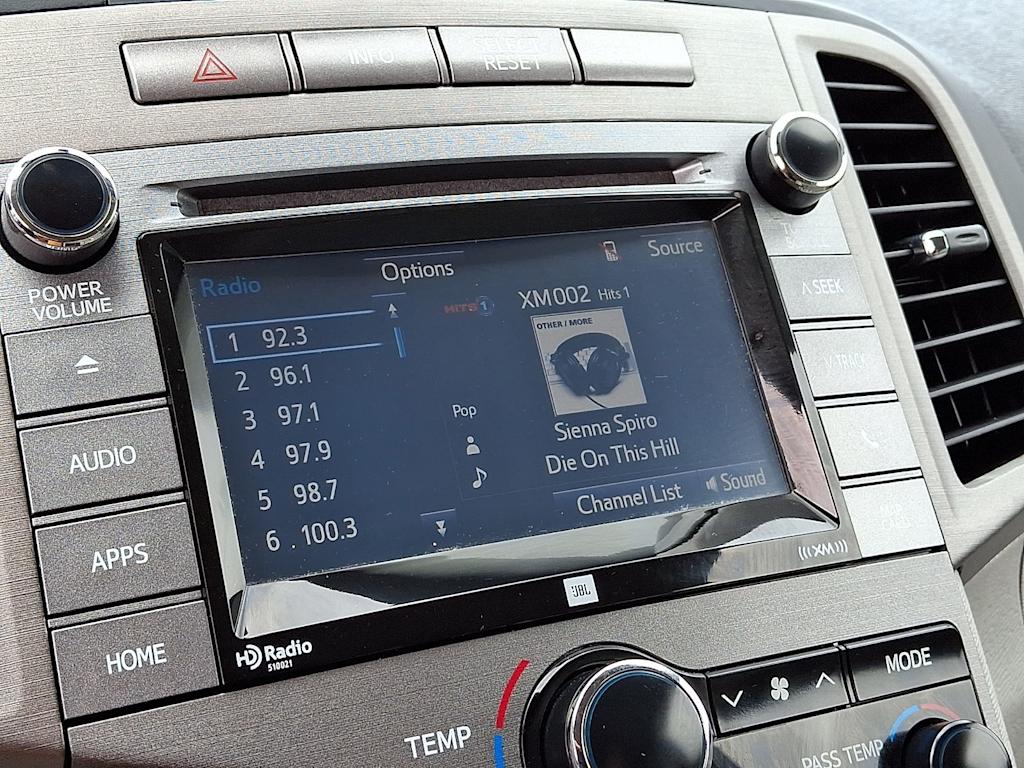 Thumbnail: 2015 Toyota Venza - 25