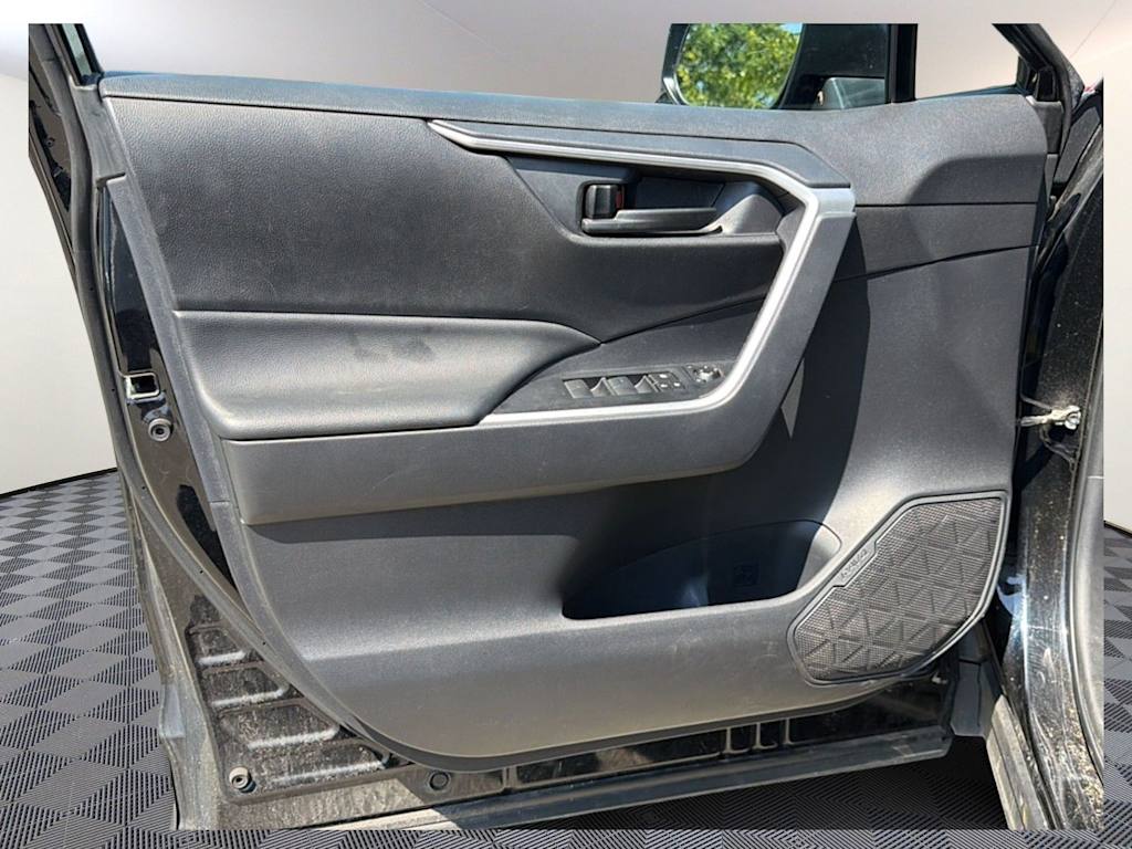 Thumbnail: 2025 Toyota RAV4 - 14