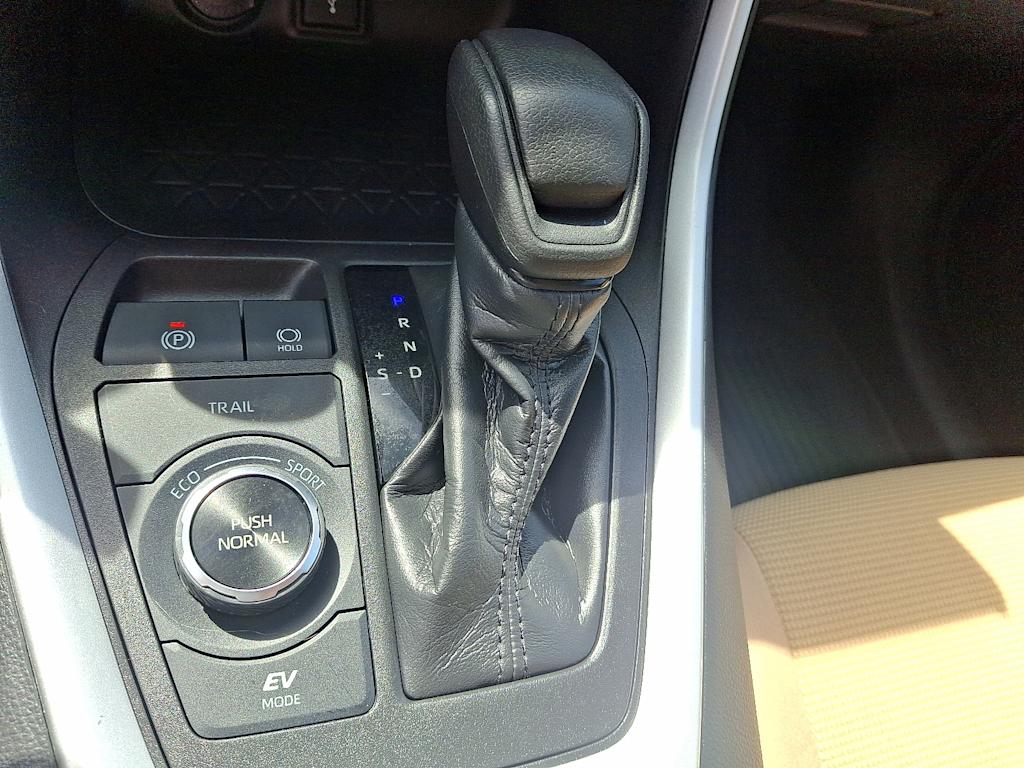 Thumbnail: 2021 Toyota RAV4 - 12