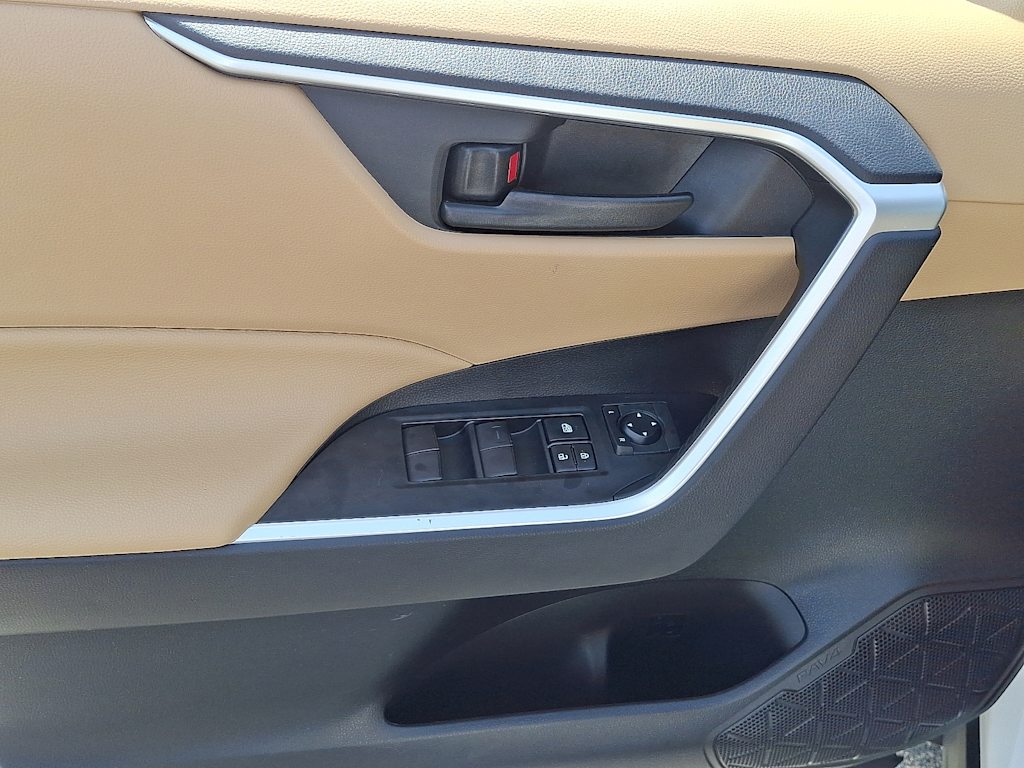 Thumbnail: 2021 Toyota RAV4 - 19