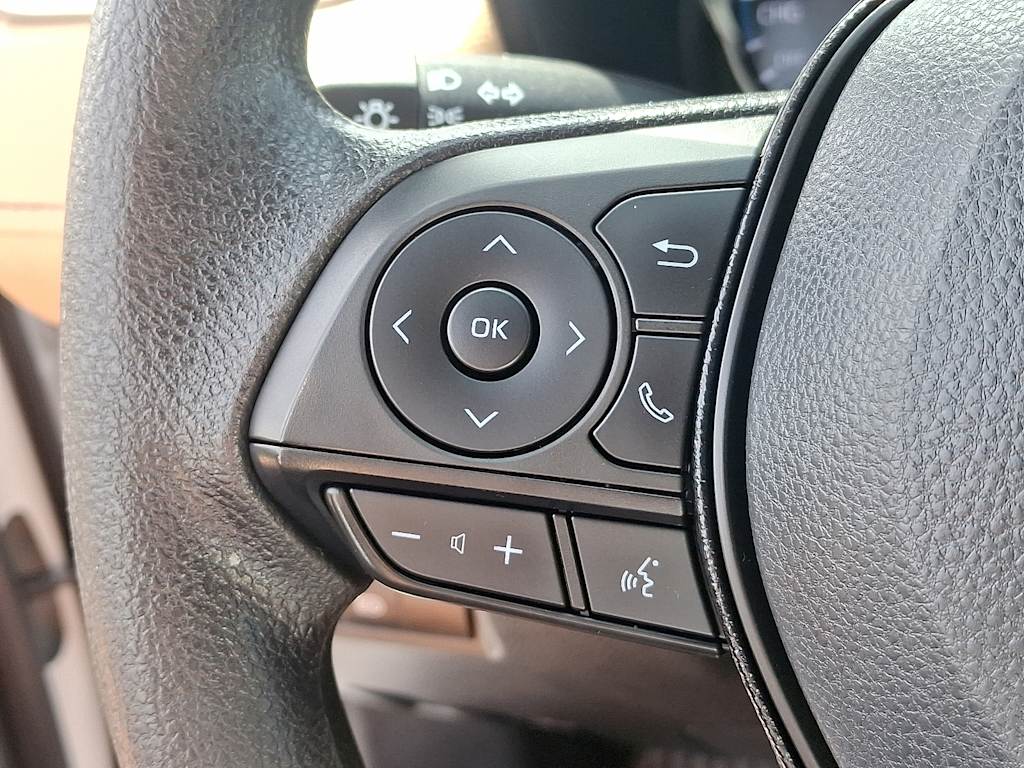 Thumbnail: 2021 Toyota RAV4 - 23