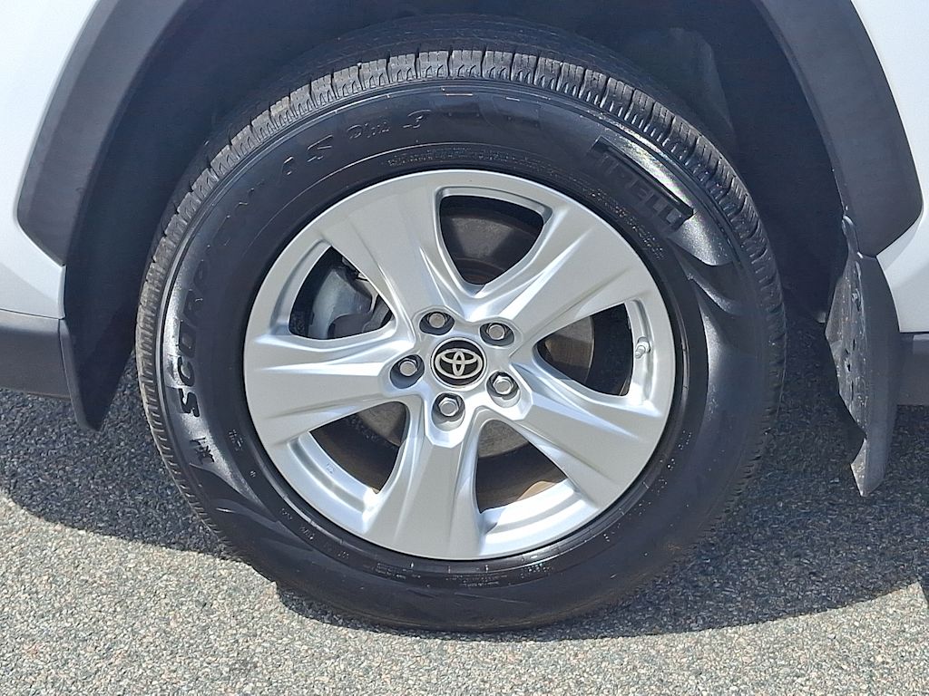 Thumbnail: 2021 Toyota RAV4 - 8