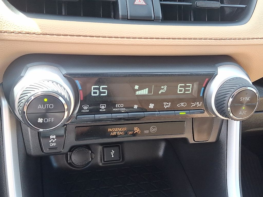 Thumbnail: 2021 Toyota RAV4 - 20