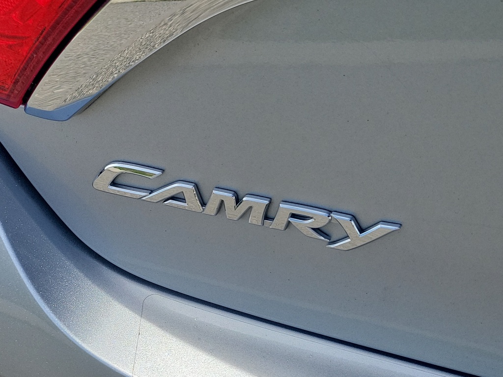 2016 Toyota Camry XLE 28