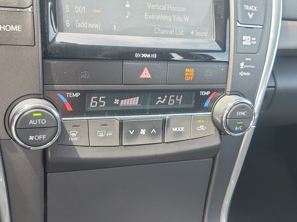 2016 Toyota Camry XLE 20