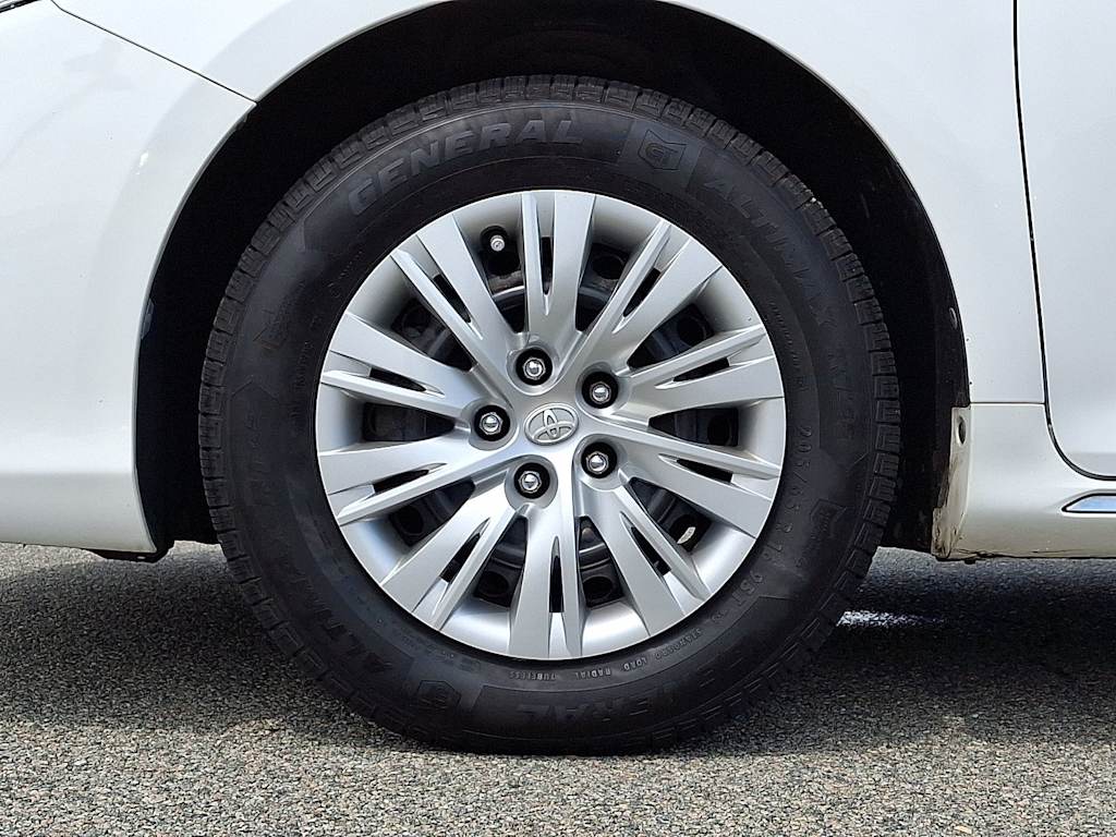 Thumbnail: 2014 Toyota Camry - 8