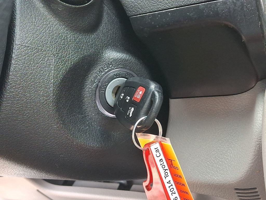 Thumbnail: 2014 Toyota Camry - 16