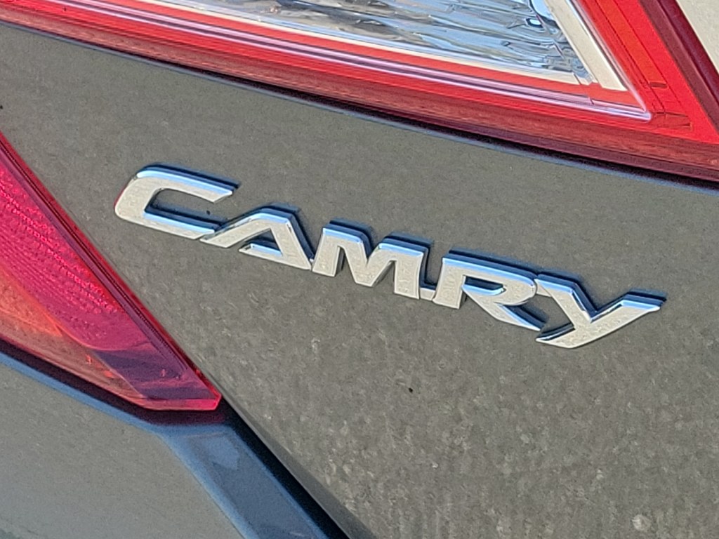 2012 Toyota Camry XLE 29