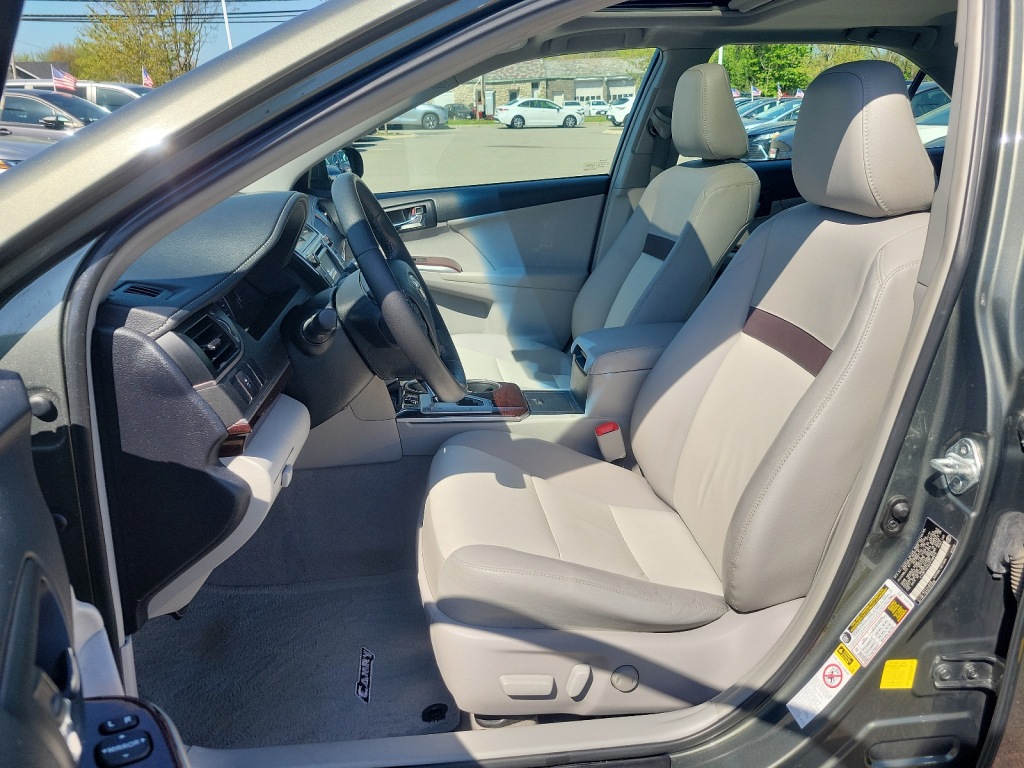 2012 Toyota Camry XLE 9