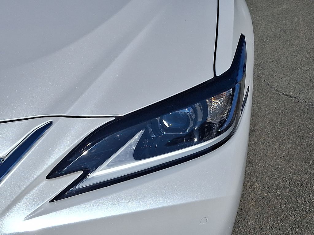 Thumbnail: 2022 Lexus ES - 18