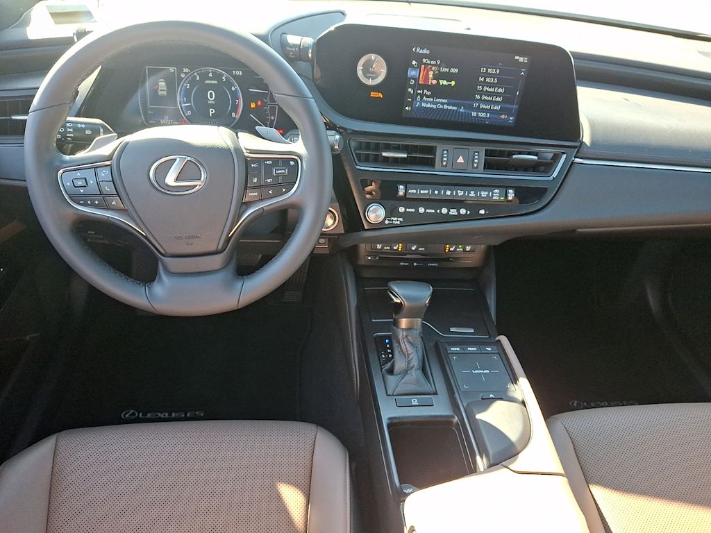 Thumbnail: 2022 Lexus ES - 2