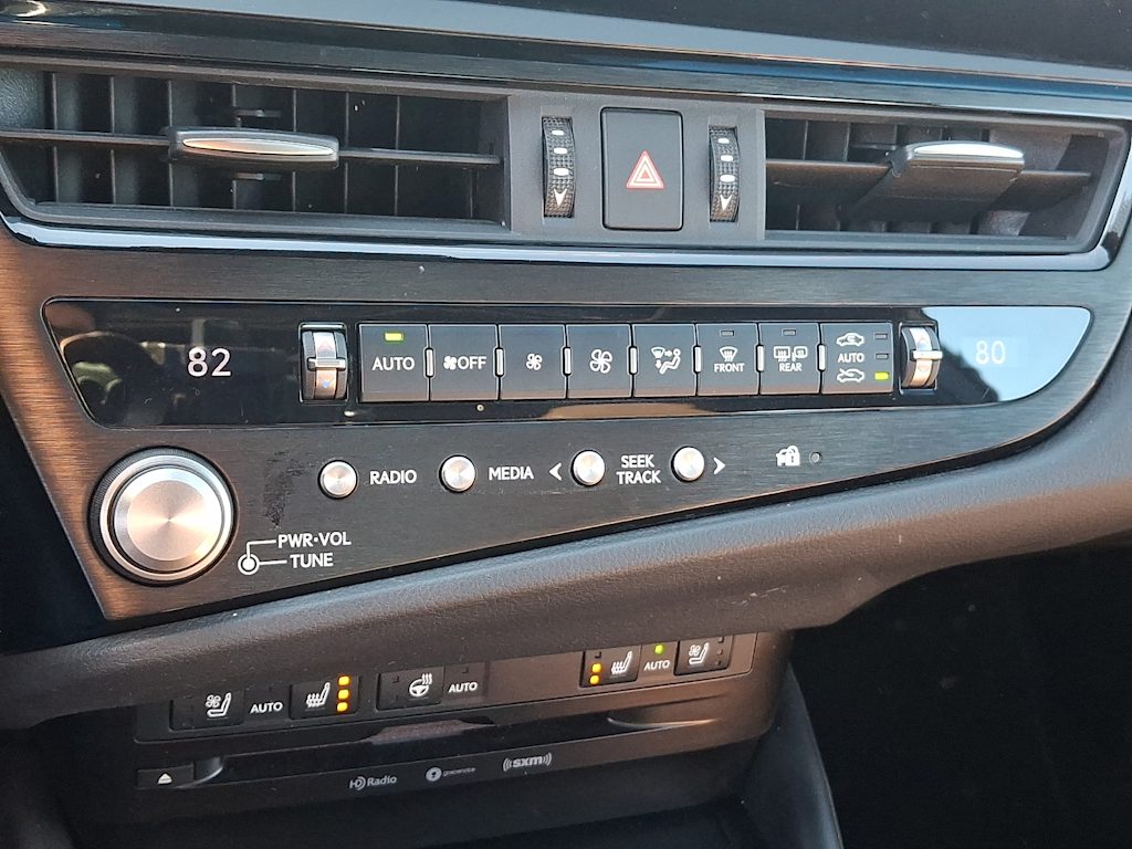 Thumbnail: 2022 Lexus ES - 22