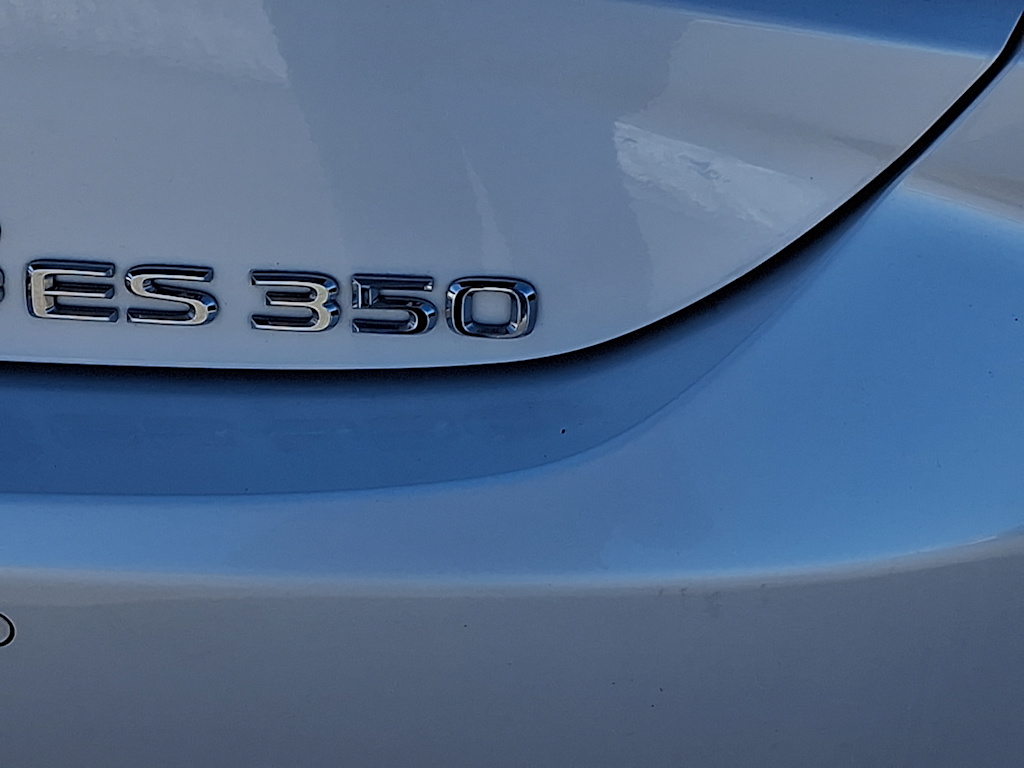 Thumbnail: 2022 Lexus ES - 30