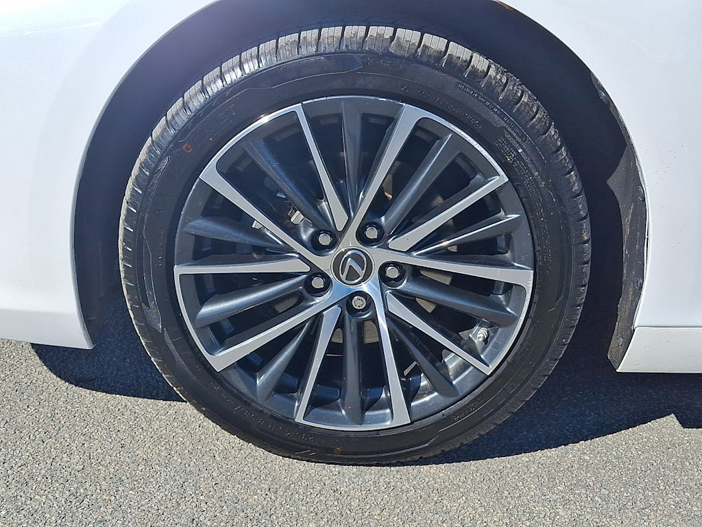 Thumbnail: 2022 Lexus ES - 8