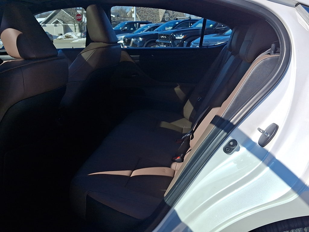 Thumbnail: 2022 Lexus ES - 7