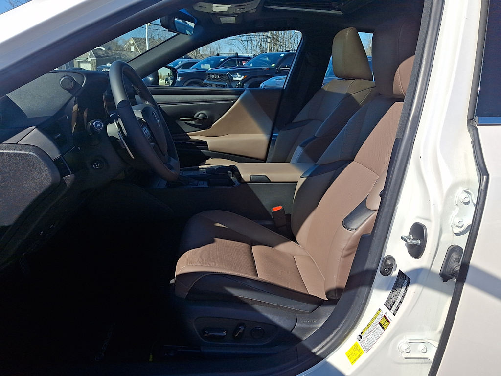 Thumbnail: 2022 Lexus ES - 10