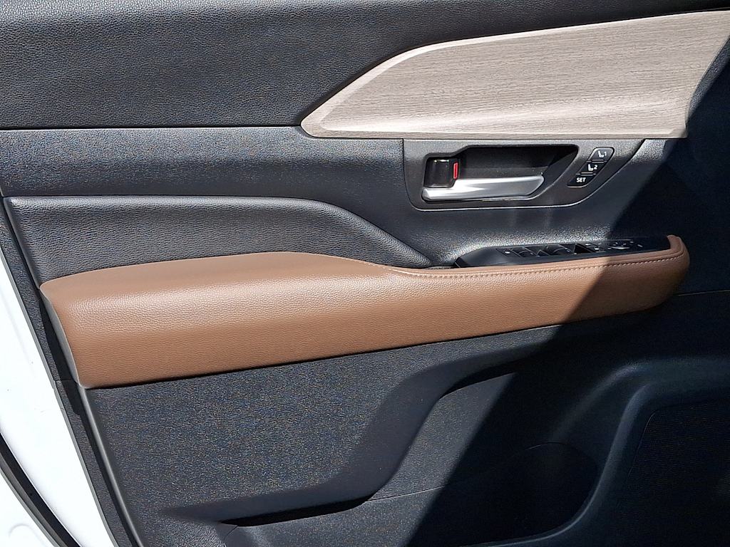 Thumbnail: 2024 Toyota Grand Highlander - 21