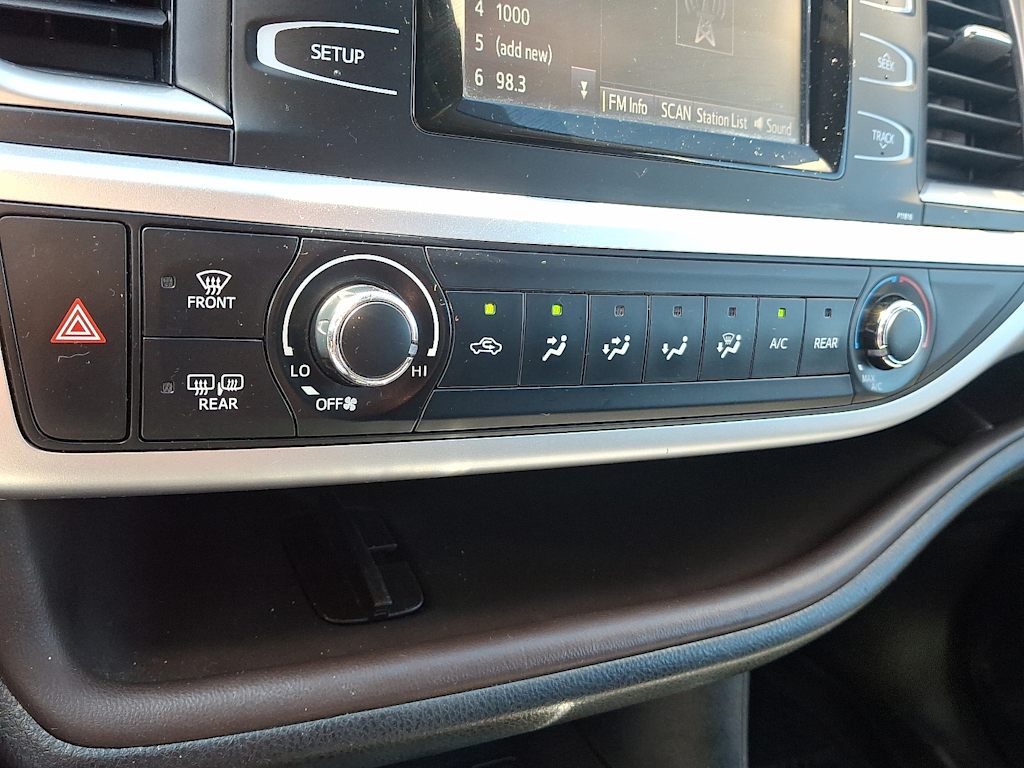 Thumbnail: 2019 Toyota Highlander - 22