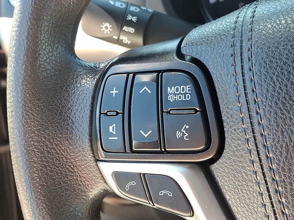 Thumbnail: 2019 Toyota Highlander - 25