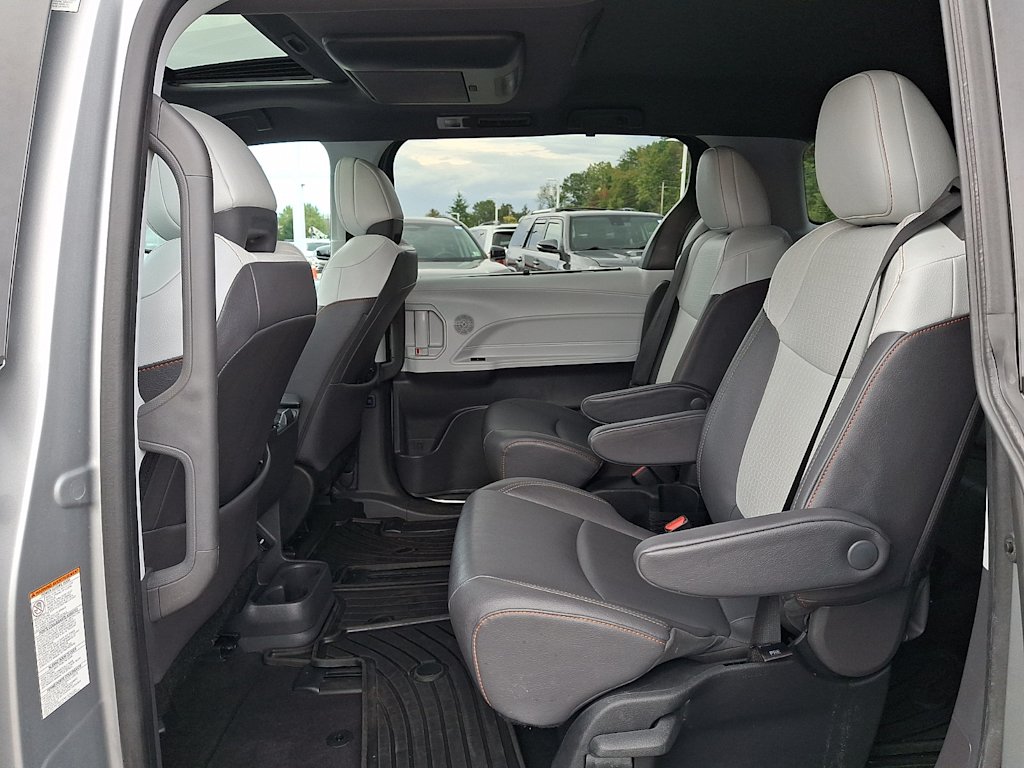 Thumbnail: 2023 Toyota Sienna - 11