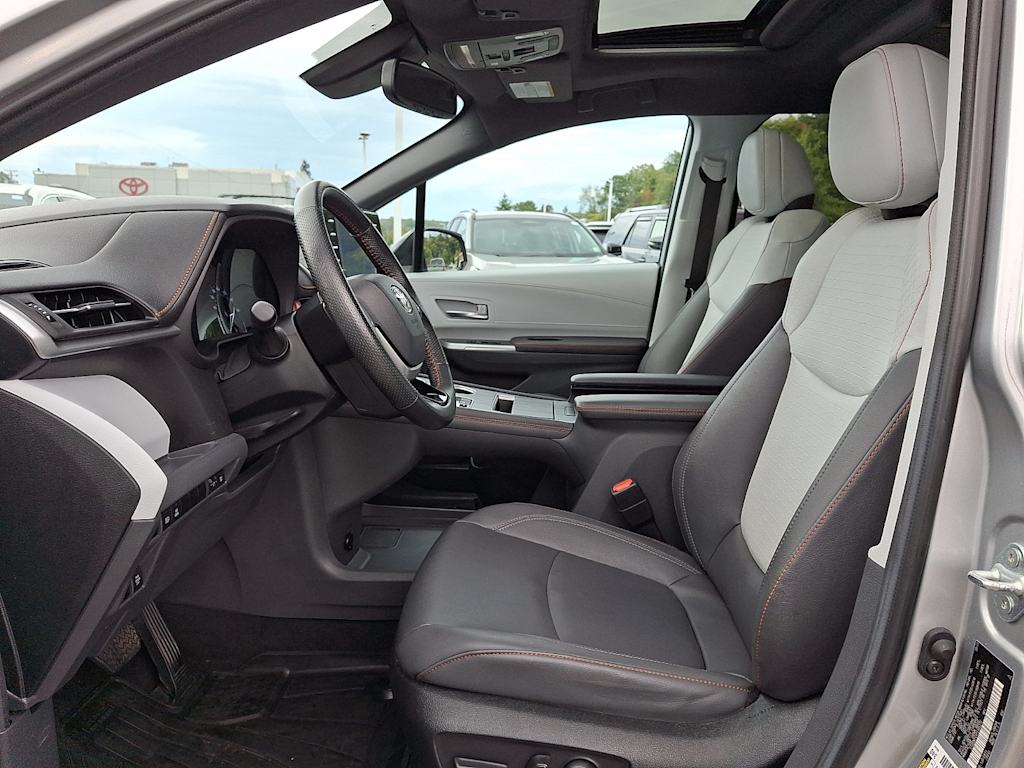Thumbnail: 2023 Toyota Sienna - 10