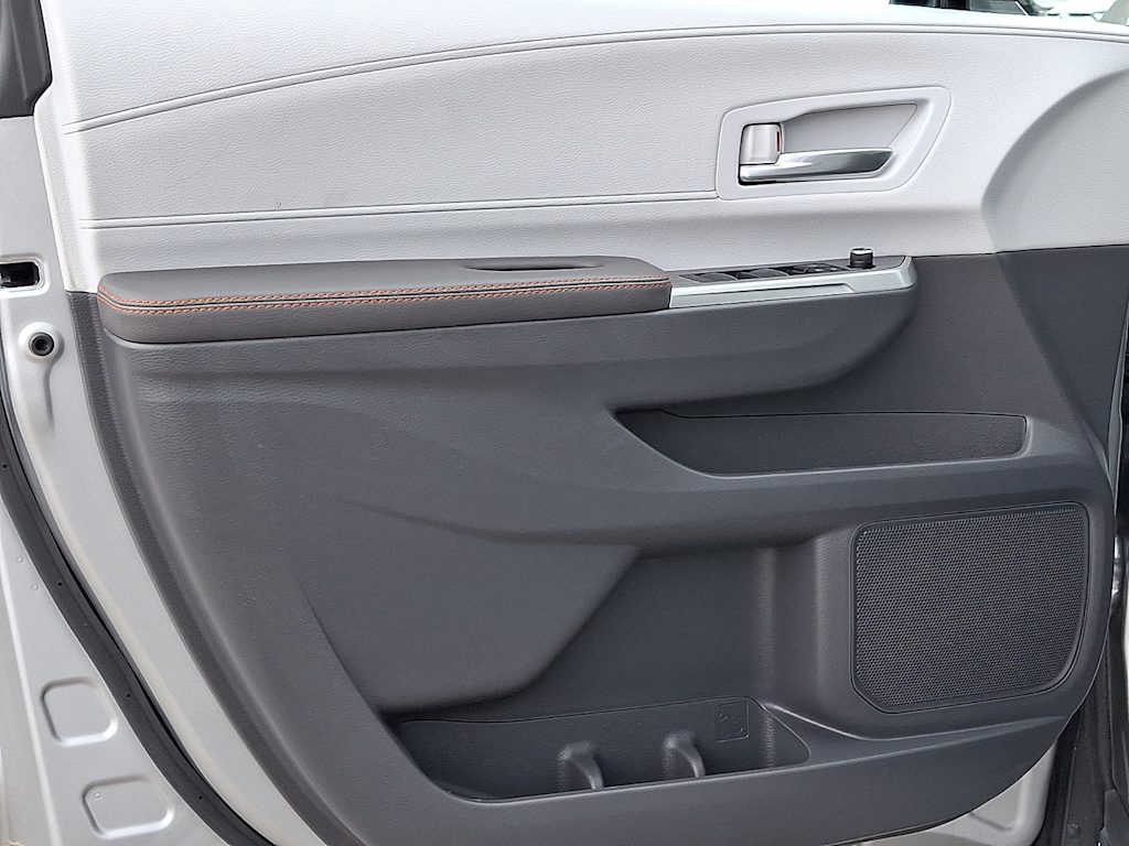 Thumbnail: 2023 Toyota Sienna - 23