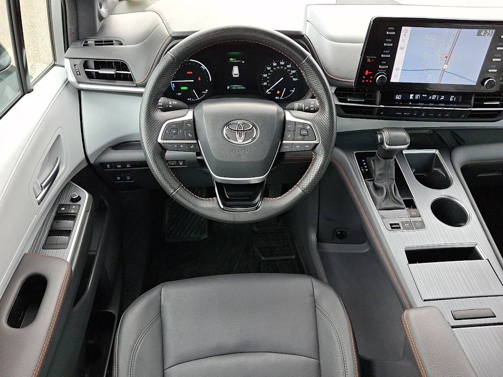 Thumbnail: 2023 Toyota Sienna - 2