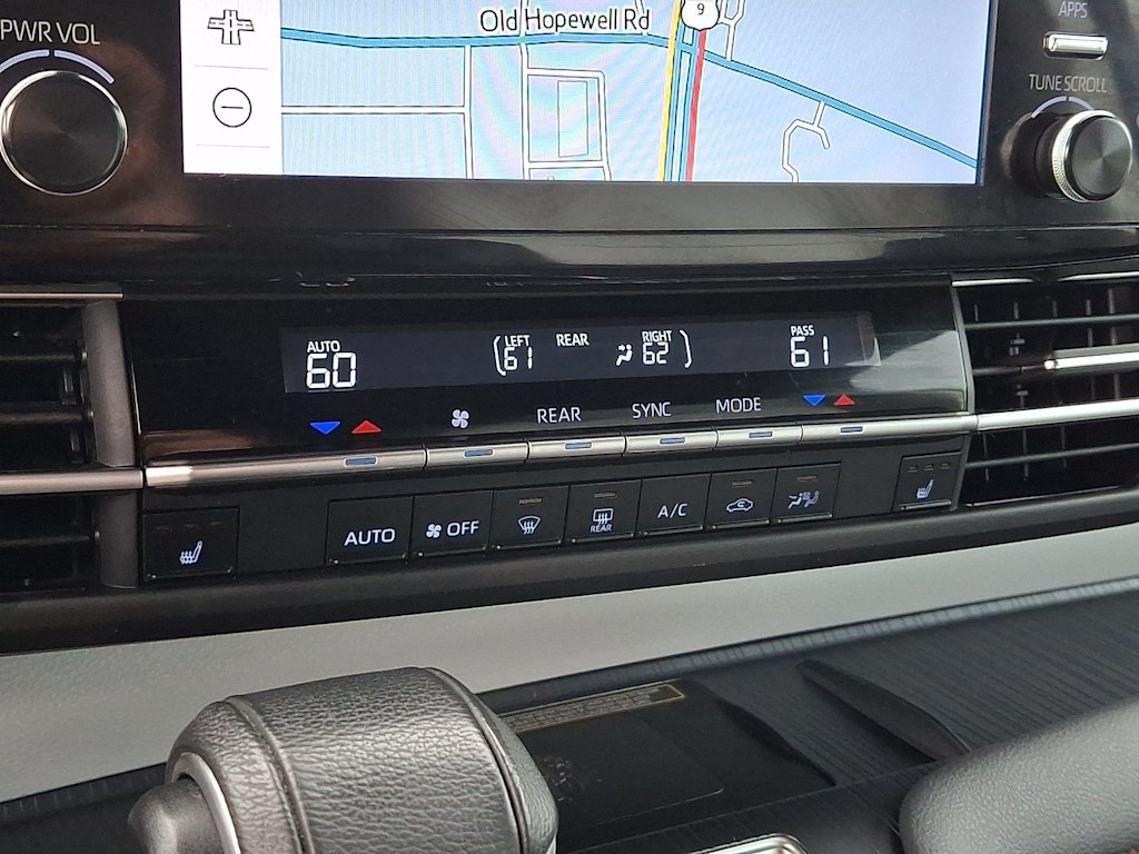 Thumbnail: 2023 Toyota Sienna - 25